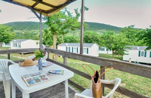 Lussas House | ZEcamping 3 étoiles familial piscine chauffée dog friendly cottage clim 30m2