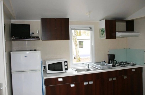 Chateauroux House | ZEcamping 3 étoiles dog friendly animations mobil-home TV