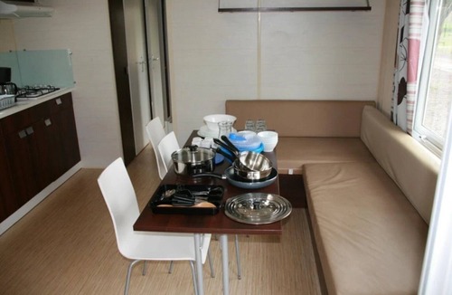Chateauroux House | ZEcamping 3 étoiles dog friendly animations mobil-home TV