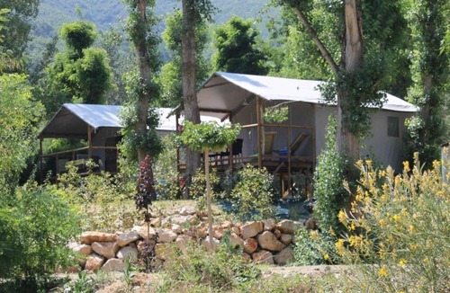Saint Maime Cabin | ZEcamping 3 étoiles familial espace aquatique cabane 34m2