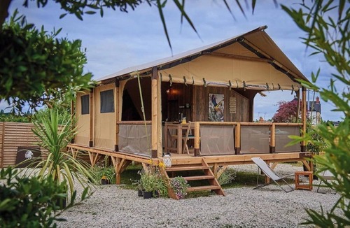 Saint Maime Cabin | ZEcamping 3 étoiles familial espace aquatique cabane 34m2