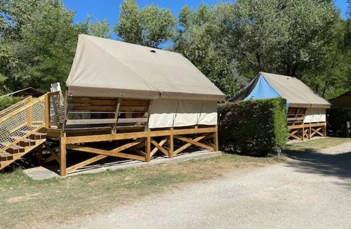 Saint Maime Cabin | ZEcamping 3 étoiles espace aquatique animaux acceptés animations locatif 21m2
