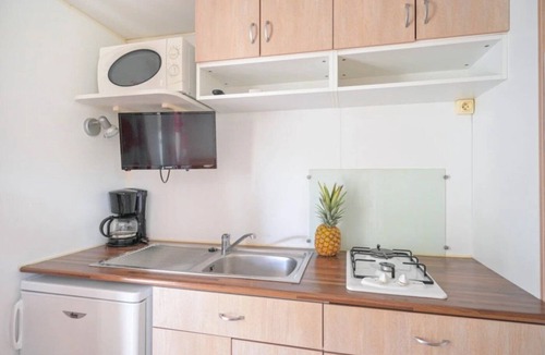 Castries House | ZEcamping 3 étoiles toboggans club enfant locatif TV clim 15m2 2 pers
