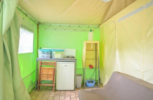 Castries House | ZEcamping 3 étoiles familial toboggans locatif 16m2 4 pers