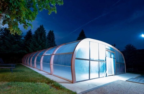 Chamberet Cabin | ZEcamping 3 étoiles piscine couverte dog friendly sauna locatif BBQ 18m2