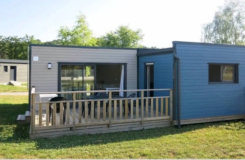 Malansac Ski Chalet | ZEcamping 3 étoiles piscine chiens acceptés cottage TV LV 55m2 2 pers