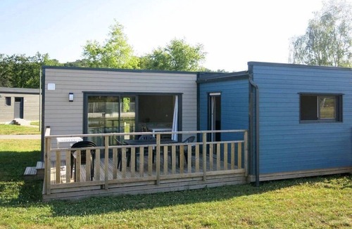 Malansac Ski Chalet | ZEcamping 3 étoiles piscine chauffée cottage TV LV 55m2 6 pers
