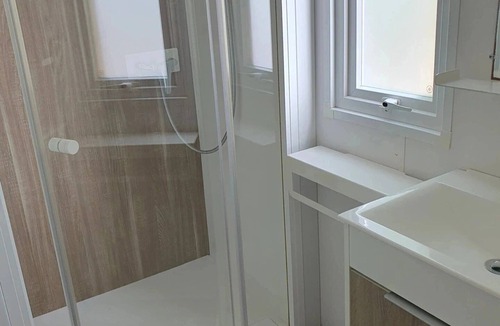 Commequiers House | ZEcamping 3 étoiles piscine couverte piscine chauffée locatif TV 33m2