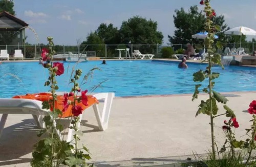 Devillac Ski Chalet | ZEcamping 3 étoiles piscine pet friendly cottage BBQ 30m2 6 pers