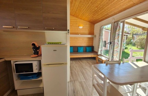 Montlaur Ski Chalet | ZEcamping 3 étoiles piscine couverte pet friendly chalet TV BBQ clim