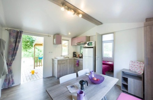 Mazeres House | ZEcamping 3 étoiles piscine chiens acceptés locatif BBQ 26m2 4 pers