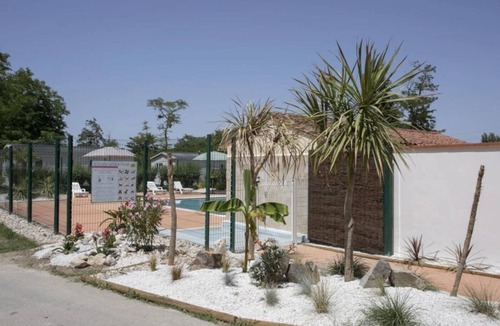 Mazeres House | ZEcamping 3 étoiles piscine pet friendly tente BBQ 20m2 4 pers
