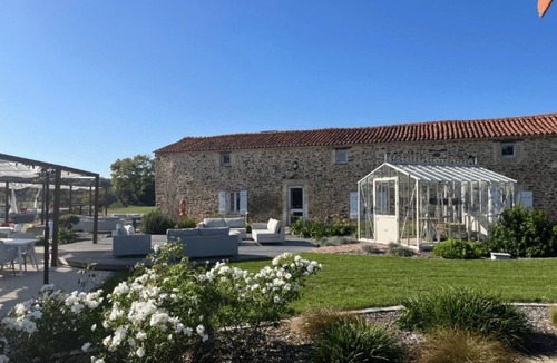 Vouvant House | ZEcamping 3 étoiles piscine cottage TV 34m2 4 pers