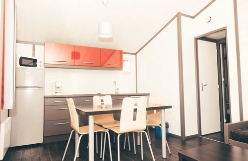 Marminiac Ski Chalet | ZEcamping 3 étoiles piscine chauffée dog friendly cottage TV LV clim 35m2