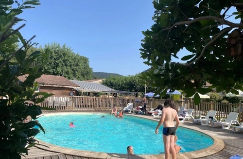 Soreze Ski Chalet | ZEcamping 3 étoiles piscine chauffée dog friendly locatif TV clim 31m2
