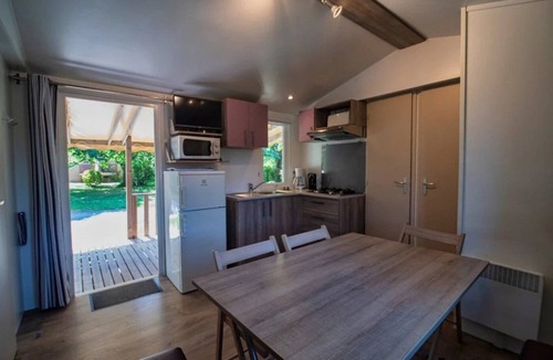 Soreze House | ZEcamping 3 étoiles piscine chauffée tente TV clim 32m2 6 pers