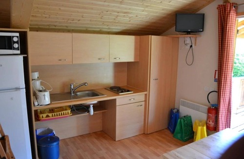 Hauterives Ski Chalet | ZEcamping 3* animé piscine chauffée pet friendly sauna chalet TV clim