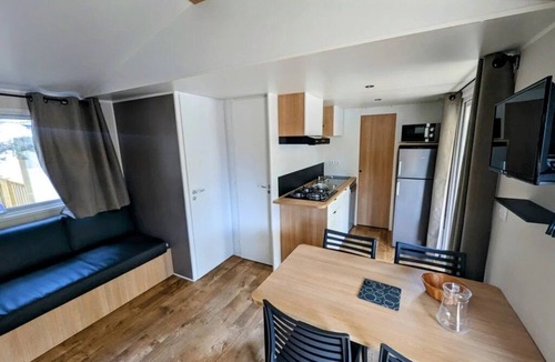 Fabrezan House | ZEcamping 3* animé toboggans animaux acceptés locatif TV LV BBQ 31m2