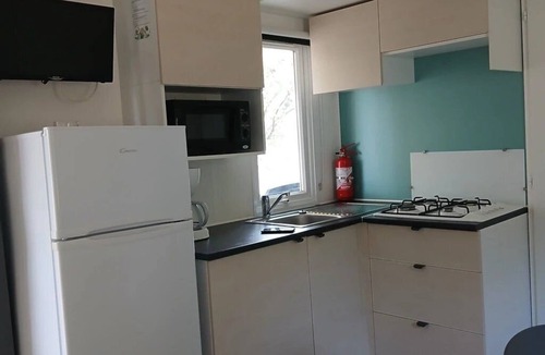 Fabrezan House | ZEcamping 3* animé toboggans dog friendly locatif TV BBQ clim 30m2