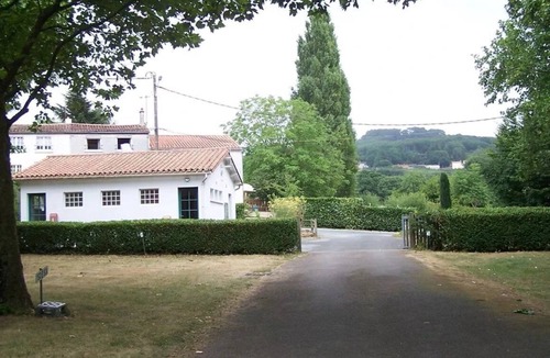 Pouzauges House | ZEcamping 3* chiens acceptés locatif TV LV clim 6 pers