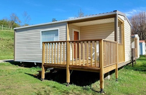 Langogne House | ZEcamping 3* dog friendly piscine chauffée en bordure de l’Allier