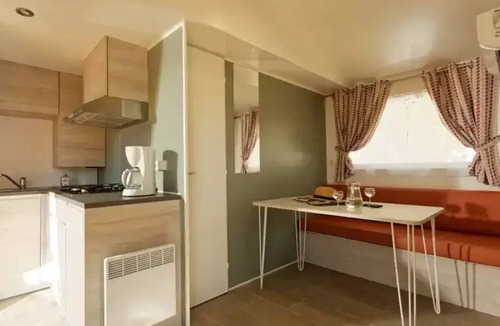 Junas House | ZEcamping 3* dog friendly avec piscine dans un environnement calme