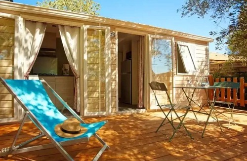 Junas House | ZEcamping 3* dog friendly avec piscine dans un environnement calme