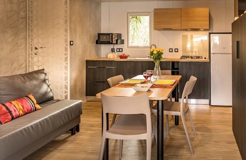 Vinca House | ZEcamping 3* dog friendly cottage TV LV BBQ 32m2 4 pers