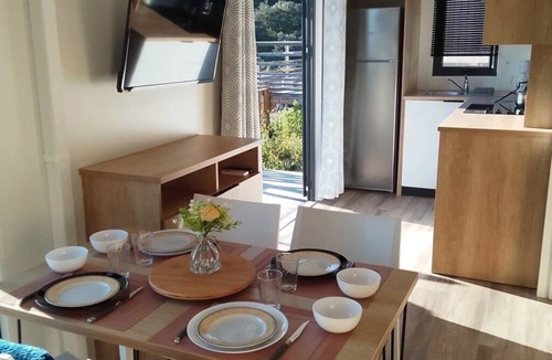 Calvisson House | ZEcamping 3* espace aquatique mobil-home TV LV BBQ 30m2