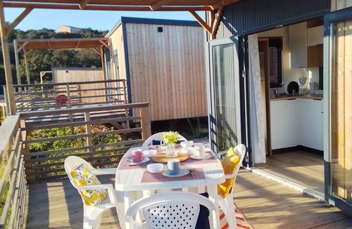 Calvisson House | ZEcamping 3* espace aquatique mobil-home TV LV BBQ 30m2
