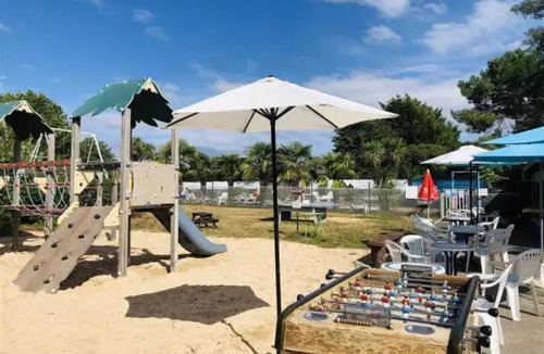 Guemene-Penfao House | ZEcamping 3* familial piscine chauffée animaux acceptés mobil-home TV