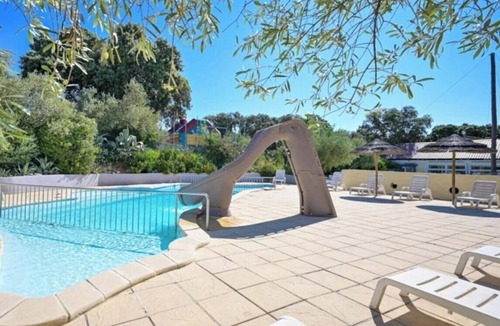 Castries House | ZEcamping 3* familial toboggans animaux acceptés locatif 32m2 5 pers