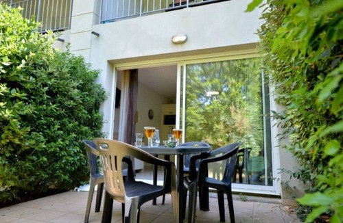 Azille Apartment | ZEcamping 3* familial piscine pet friendly locatif TV LV BBQ 48m2