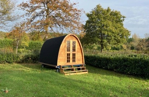 Bagneaux-sur-Loing Cabin | ZEcamping 3* animaux acceptés cabane 10m2 2 pers