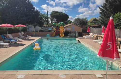 Massillargues-Attuech Ski Chalet | ZEcamping 3 étoiles toboggans et piscine