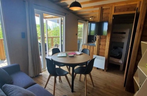 Mont-pres-Chambord Ski Chalet | ZEcamping 3* animé piscine couverte sauna chalet TV BBQ 33m2 5 pers