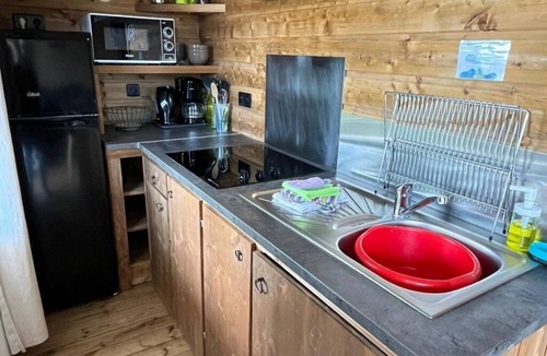 Mont-pres-Chambord Ski Chalet | ZEcamping 3* animé piscine couverte sauna chalet TV BBQ 33m2 5 pers