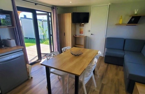 Mont-pres-Chambord House | ZEcamping 3* animé piscine couverte animaux acceptés locatif TV LV BBQ
