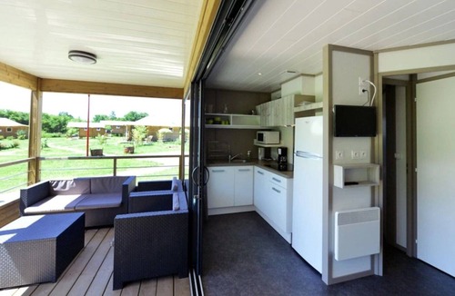 Mont-pres-Chambord Ski Chalet | ZEcamping 3* familial piscine couverte sauna chalet TV BBQ 32m2 4 pers