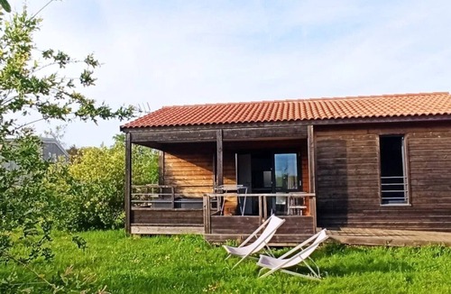 Mont-pres-Chambord Ski Chalet | ZEcamping 3* piscine couverte chalet TV BBQ 35m2