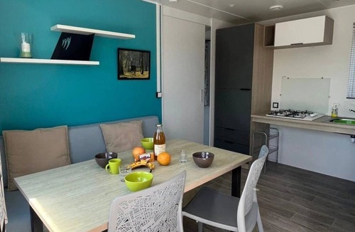 Mont-pres-Chambord House | ZEcamping 3 étoiles animé piscine couverte locatif BBQ 32m2 4 pers