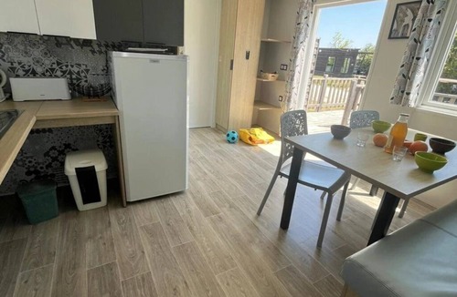 Mont-pres-Chambord House | ZEcamping 3 étoiles animé piscine couverte locatif BBQ 32m2 4 pers