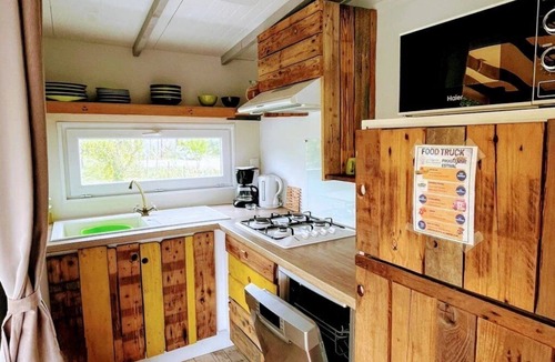 Mont-pres-Chambord House | ZEcamping 3 étoiles piscine couverte cottage TV LV BBQ 36m2