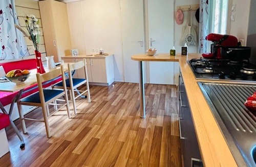 Jumilhac-le-Grand House | ZEcamping 3* pet friendly en bord de rivière avec une plage de sable