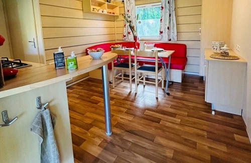 Jumilhac-le-Grand House | ZEcamping 3* pet friendly en bord de rivière avec une plage de sable