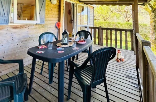 Jumilhac-le-Grand House | ZEcamping 3* pet friendly en bord de rivière avec une plage de sable