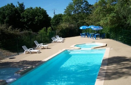 La Souterraine House | ZEcamping 3* pataugeoire animations locatif TV BBQ 24m2 4 pers