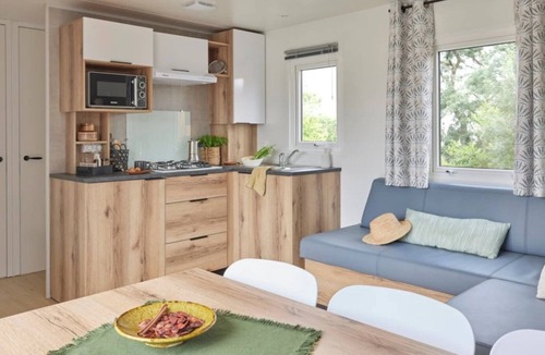 Pouzauges House | ZEcamping 3* pet friendly locatif TV LV clim 8 pers