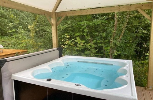 Port-le-Grand House | ZEcamping 3* piscine chauffée jacuzzi locatif TV 18m2 2 pers