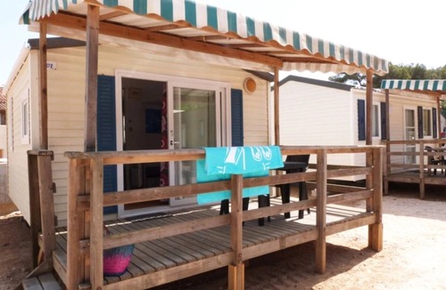 Beynes House | ZEcamping 3* piscine animaux acceptés locatif TV clim 15m2 2 pers